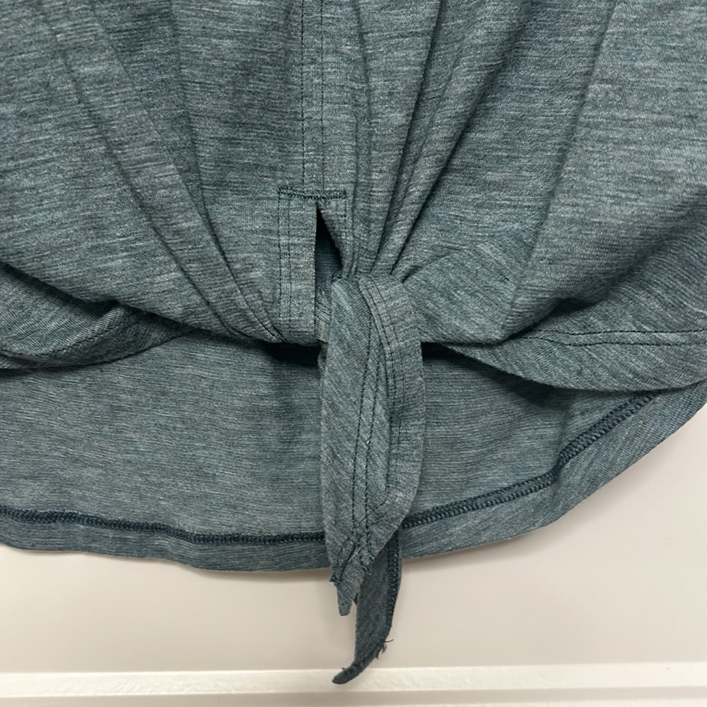 LULULEMON Tank. - Picture 3 of 4